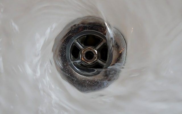 Comment réparer un siphon de douche malodorant