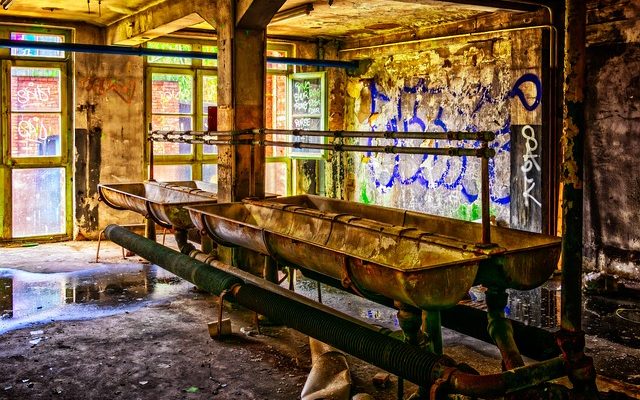 Comment enlever un lavabo sur piédestal de salle de bains