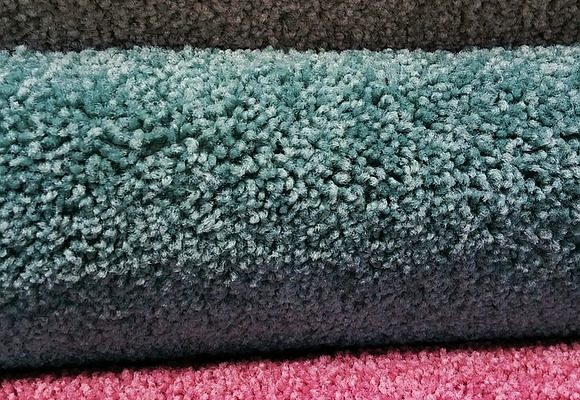 Comment joindre les carreaux de céramique à la moquette