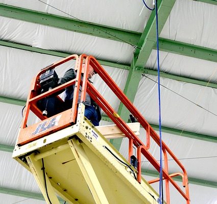 Comment accrocher une élingue à un tuyau pour le levage.