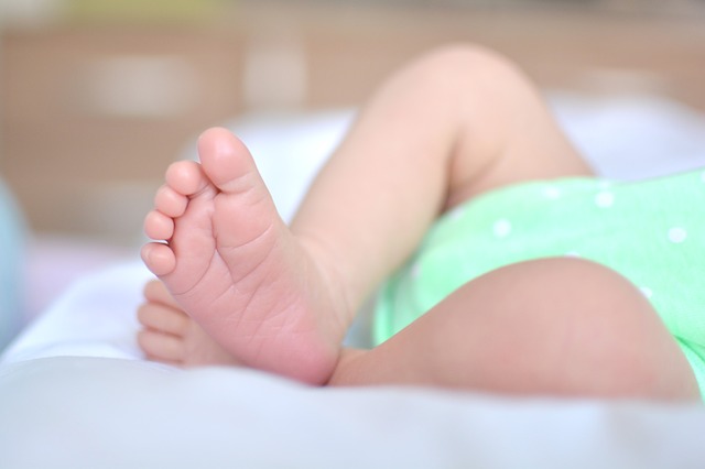 Comment Puis-Je Savoir Si Mon Bébé Donne Des Coups De Pied Ou De Poing Dans  L'utérus ? - Fiche Pratique Sur Lavise.fr