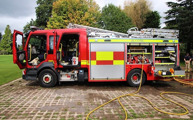 Comment installer une pompe à eau sur une BMW 318i