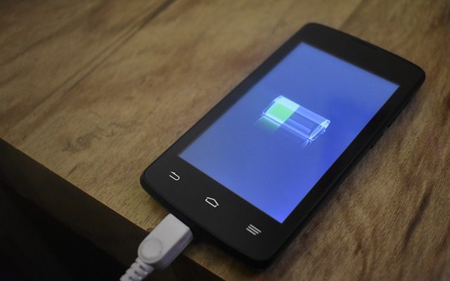 Pouvez-vous surcharger la batterie d'un téléphone portable ?